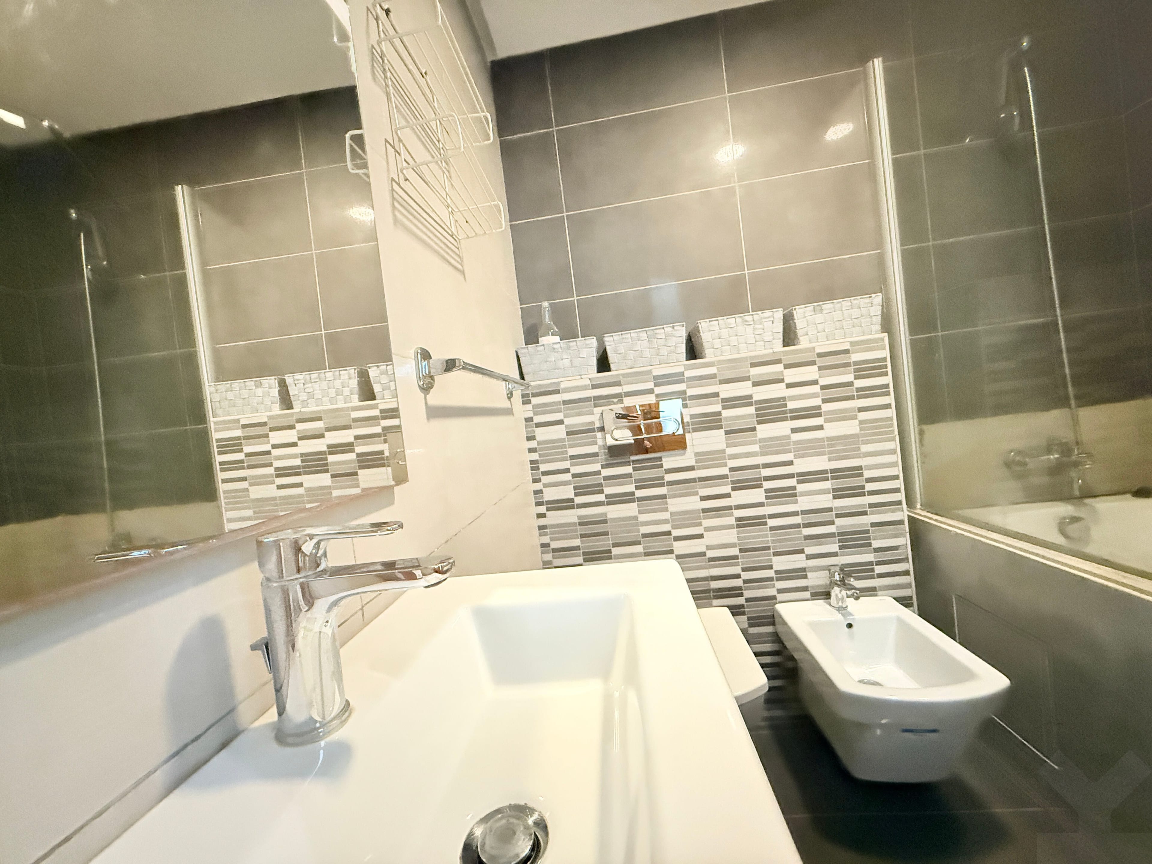 Anfa Bourgogne : 2 chambres contemporain, 92 m², meublé premium — Autres