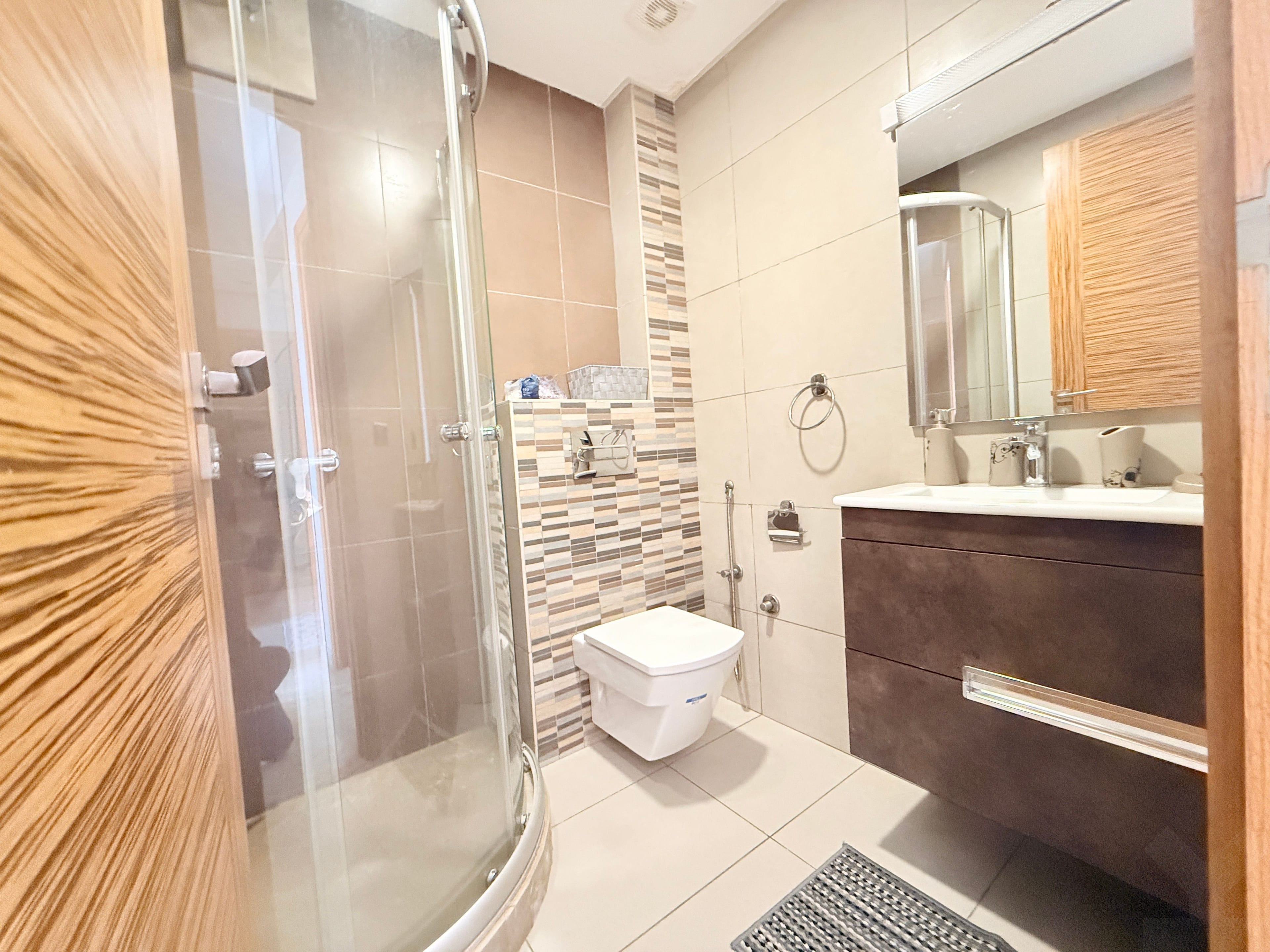 Anfa Bourgogne : 2 chambres contemporain, 92 m², meublé premium — Autres