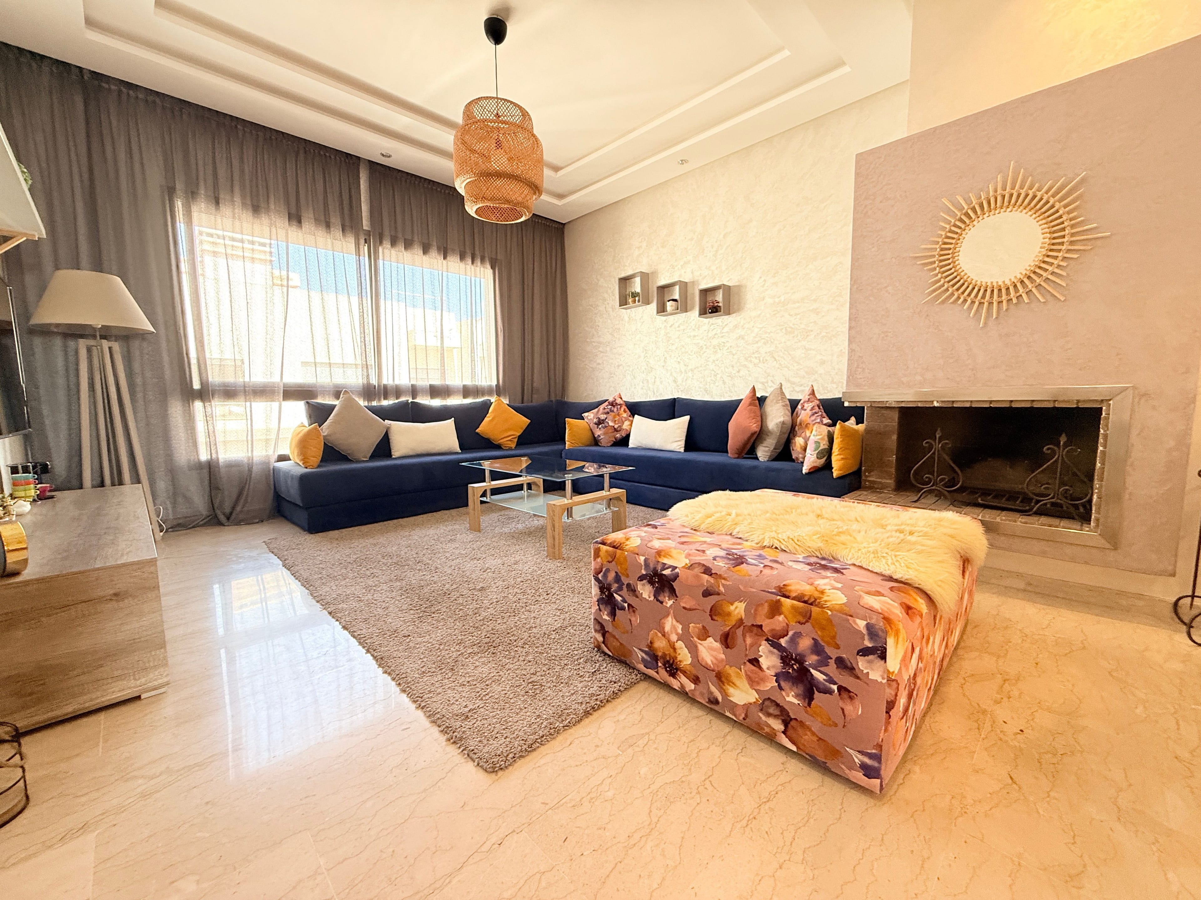 Anfa Bourgogne : 2 chambres contemporain, 92 m², meublé premium — Autres