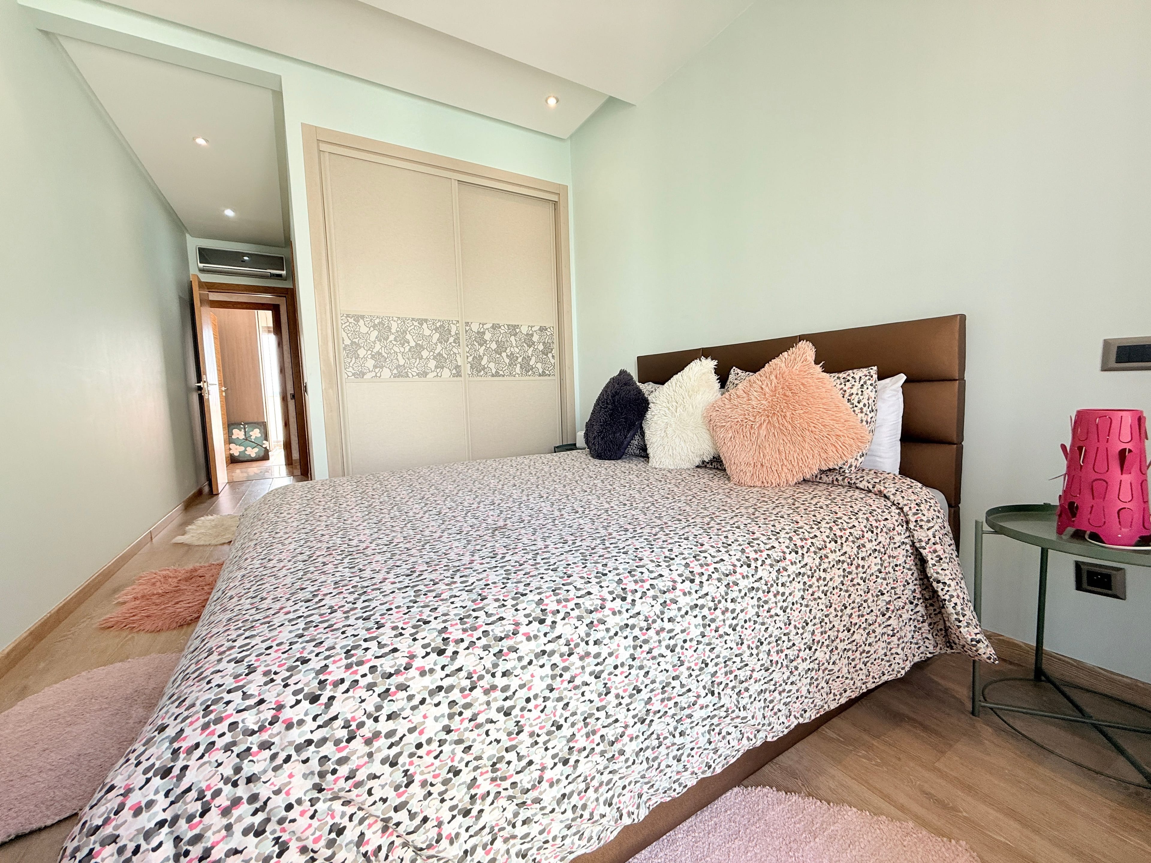 Anfa Bourgogne : 2 chambres contemporain, 92 m², meublé premium — Autres