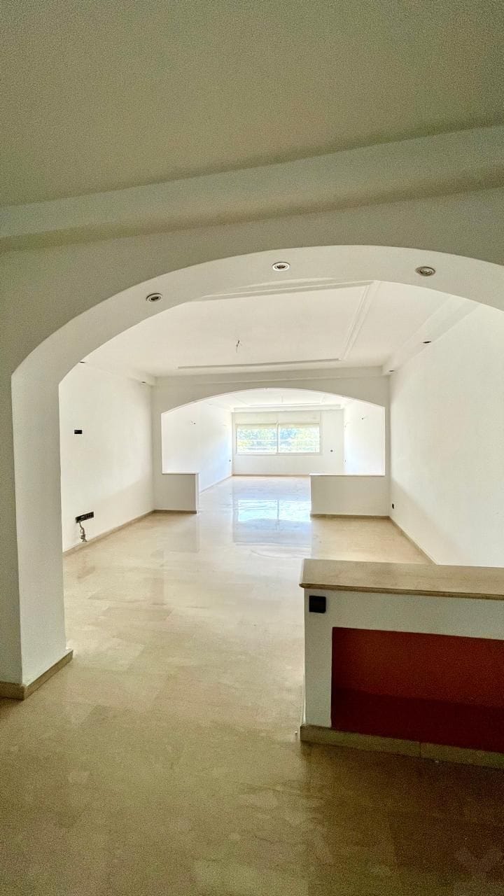 Generous 4-bedroom Oasis — High ceilings, completion phase