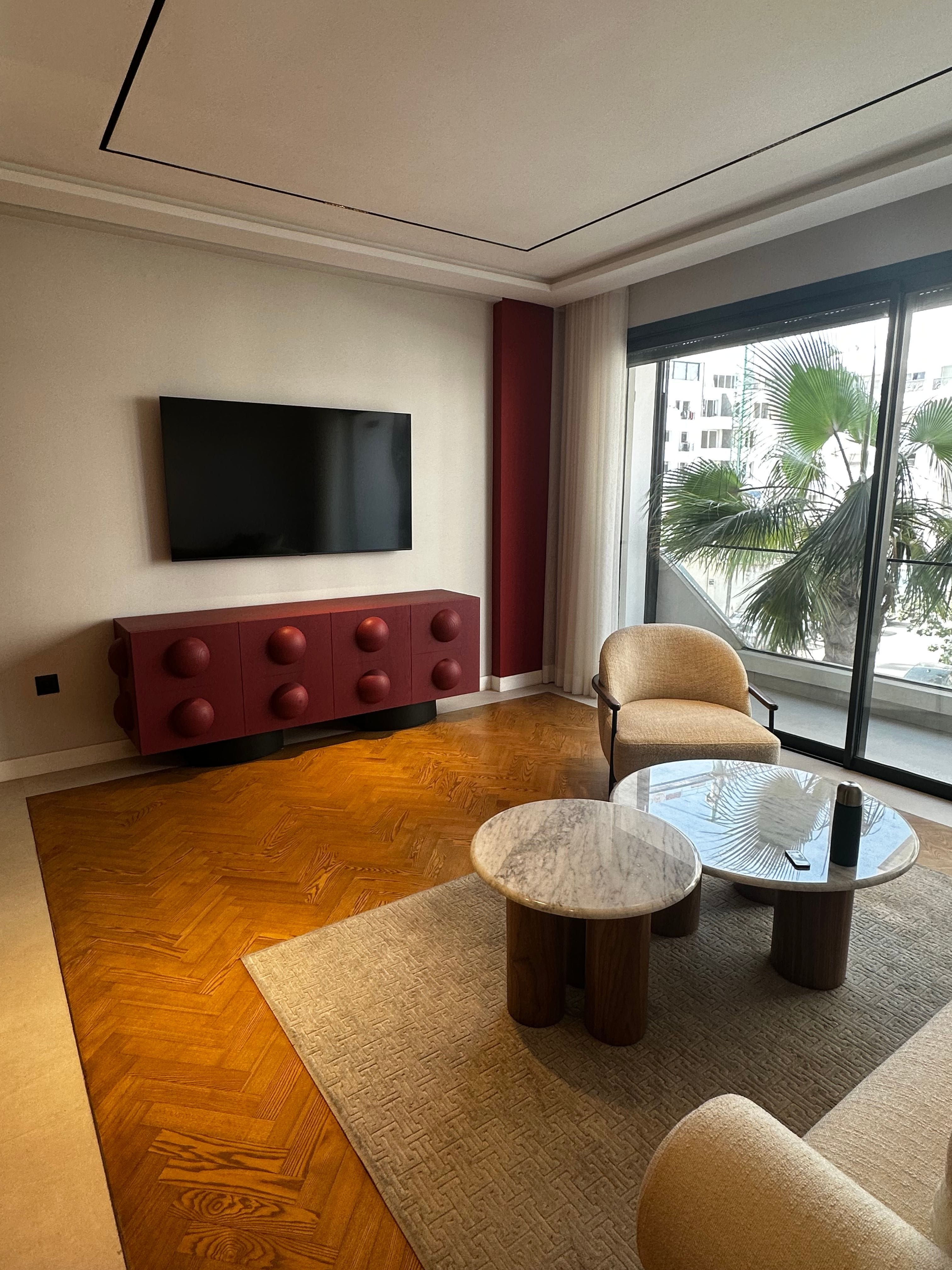 1-Bed Cil Apartment - Contemporary Design, City Views, 66m² — Other