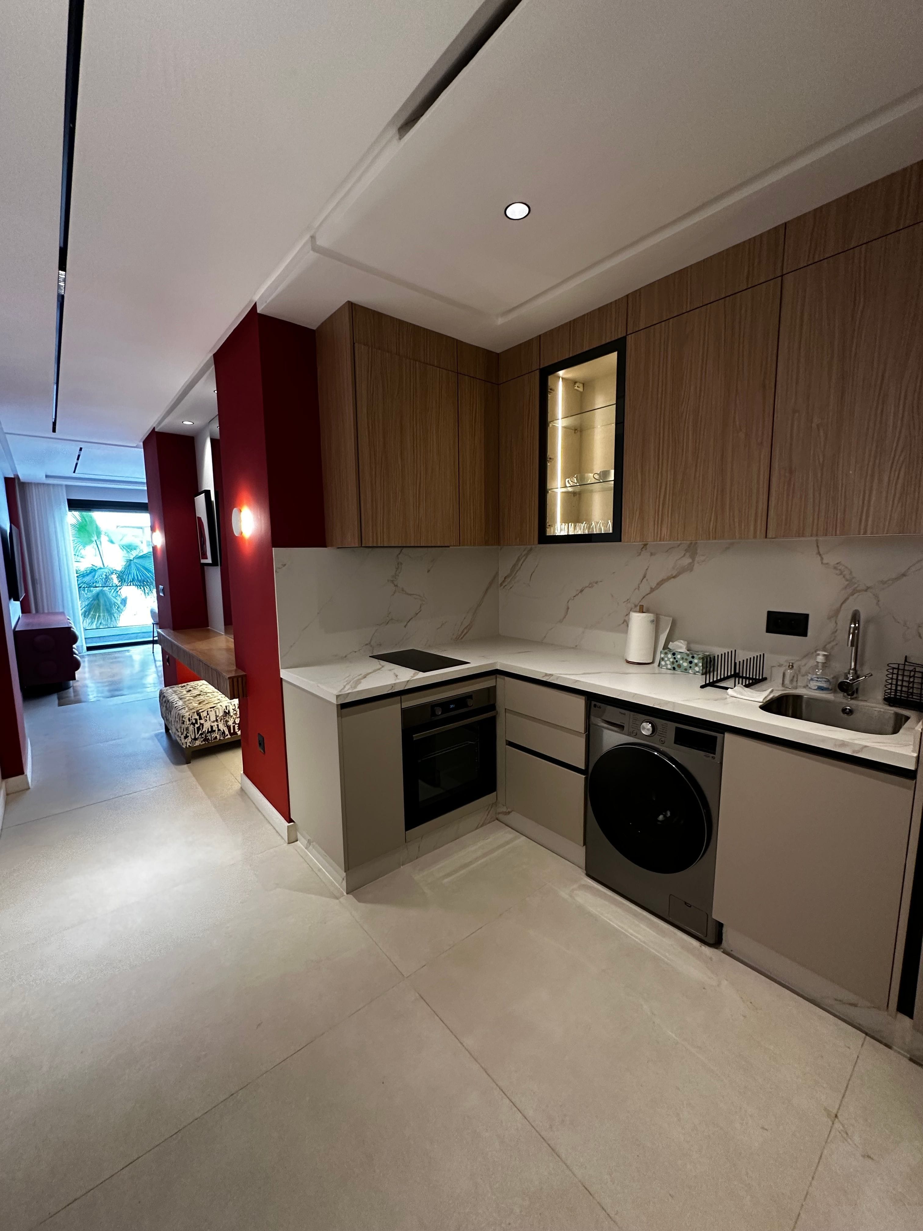 1-Bed Cil Apartment - Contemporary Design, City Views, 66m² — Other