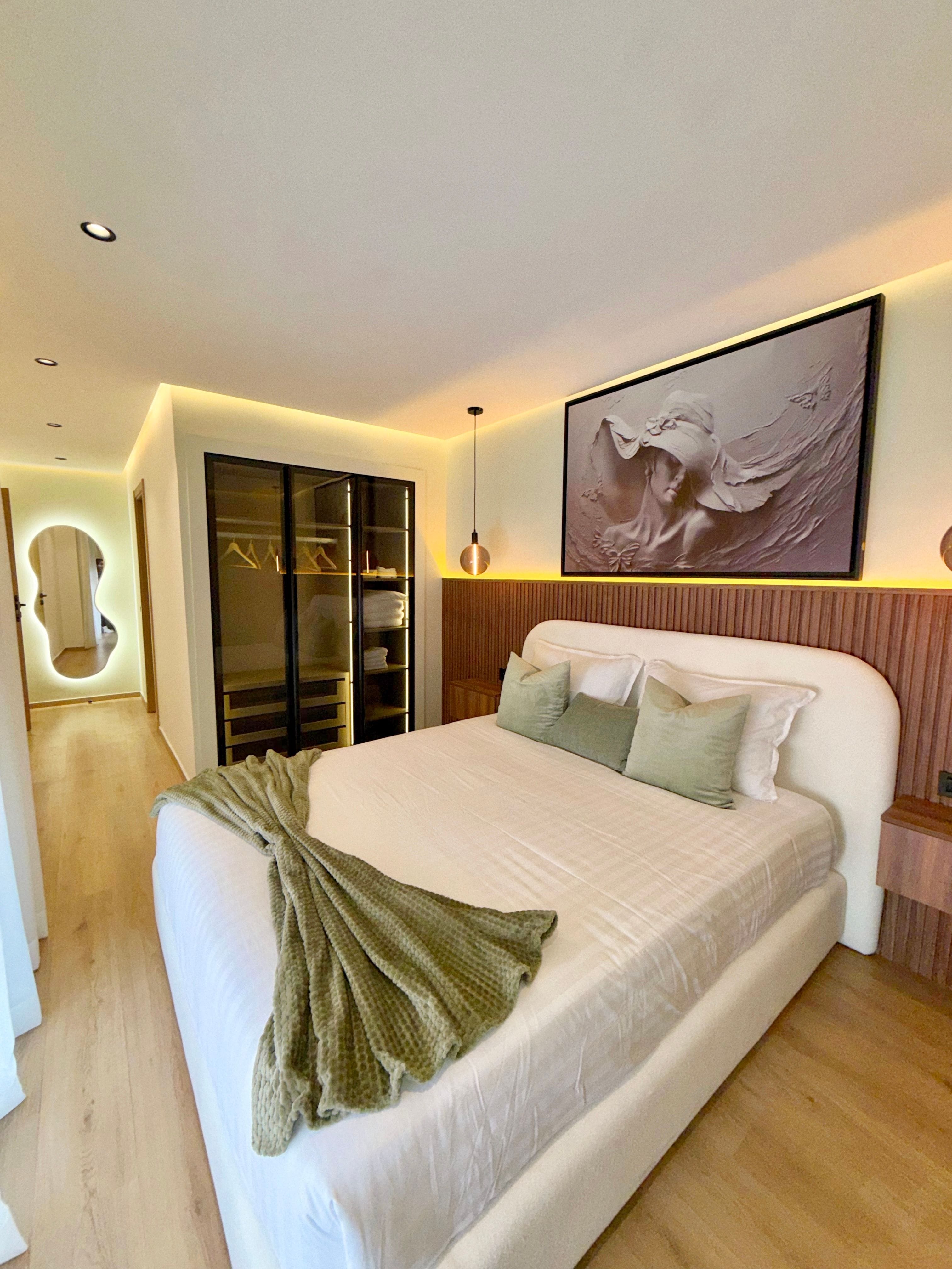 Studio contemporain Les Princesses – Vue ville, meublé premium