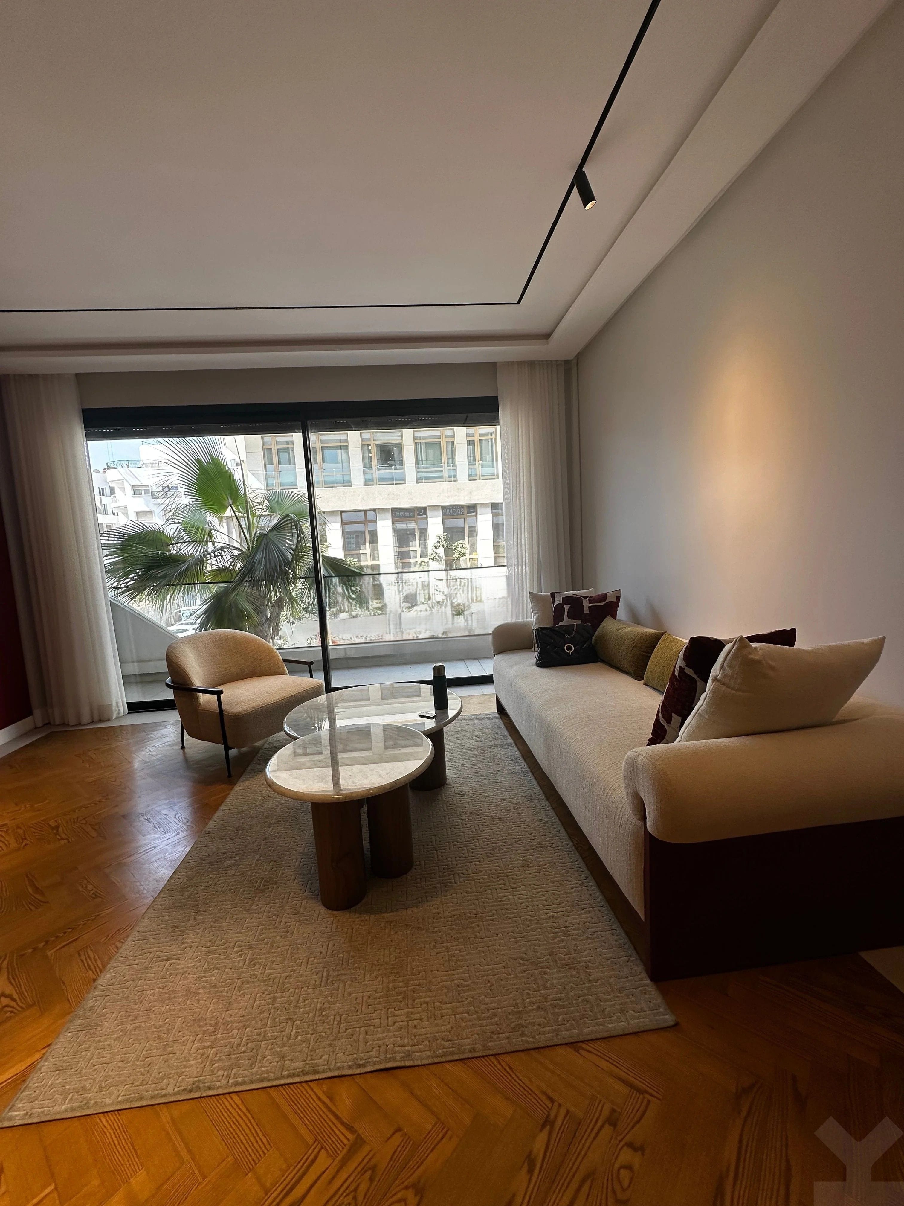 1-Bed Cil Apartment - Contemporary Design, City Views, 66m²