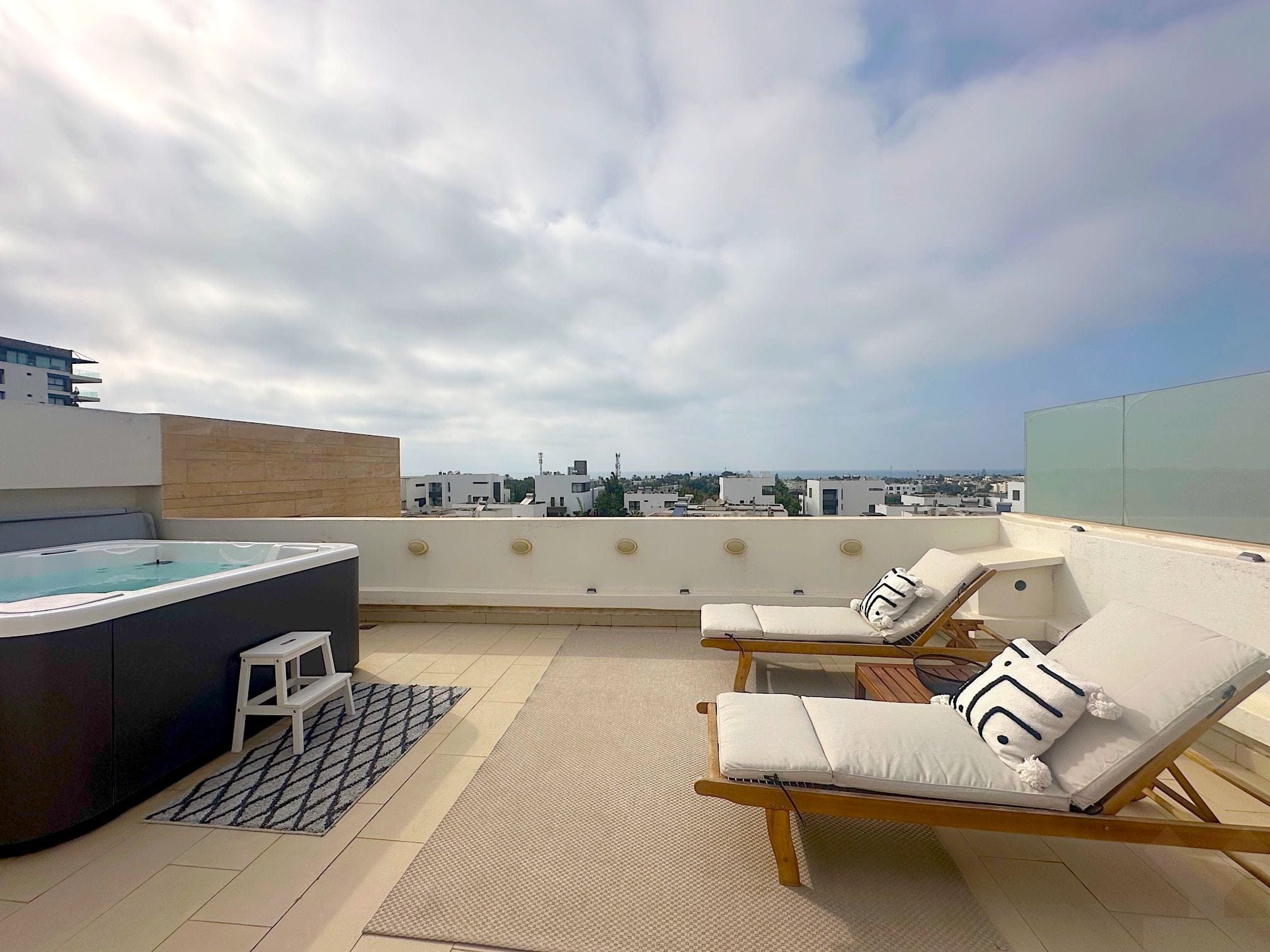 3-Bedroom Ain Diab Apartment - Panoramic Terrace & Private Jacuzzi — Other