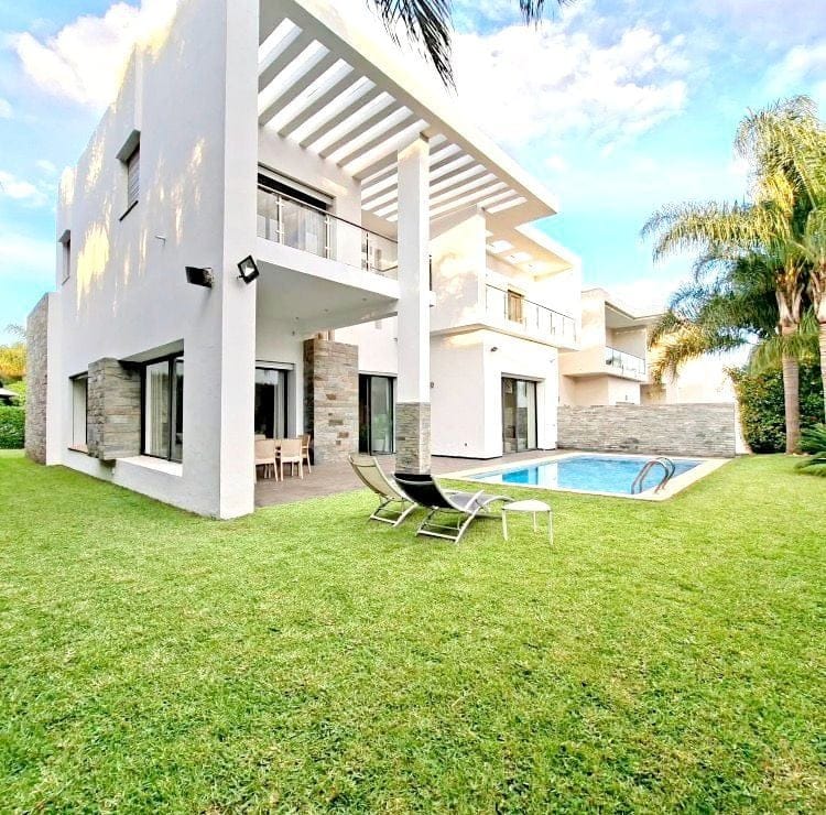 4-Bedroom Contemporary Villa with Private Pool - Bouskoura